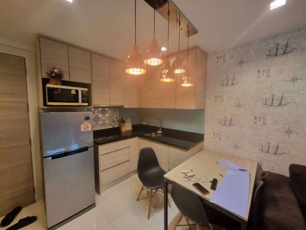 NICE CONDO BIG ROOM FOR SALE FREE FULLY FURNISHED WITH POOL AND NEAR BEACH ขายคอนโดใกล้ทะเล นาจอมเทียน ฟรีเฟอร์