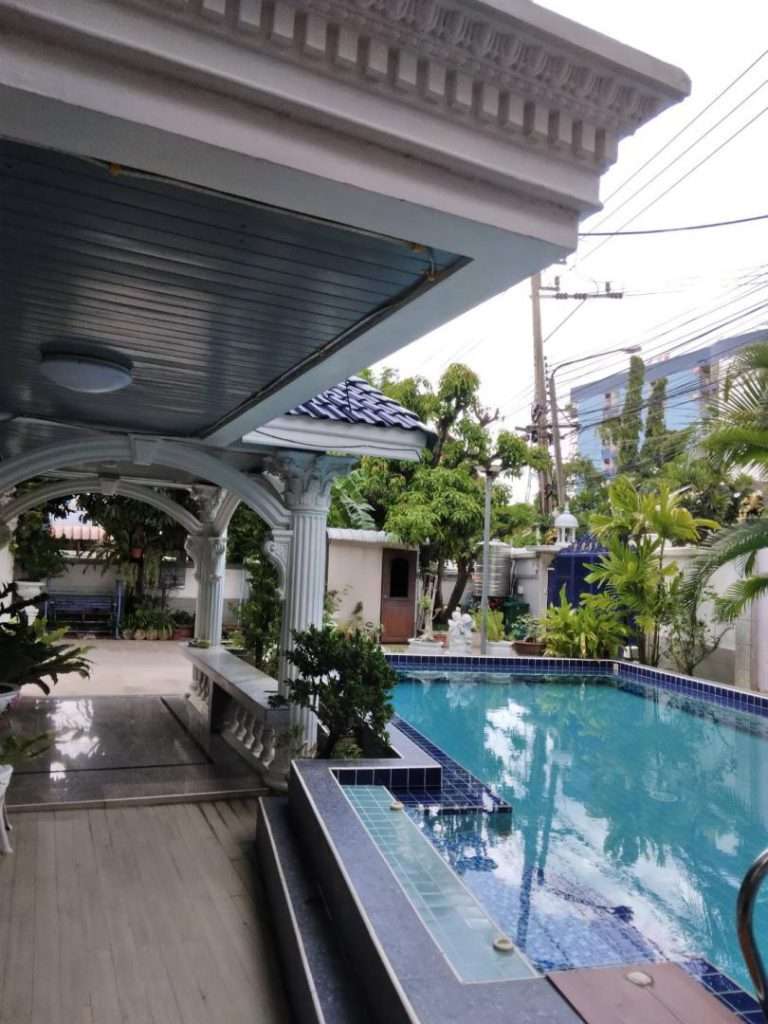 Nice House for sale near Super Market 5 minutes with private pool pool   5-7 Beds,5 Bath 1 maid room karaoke room