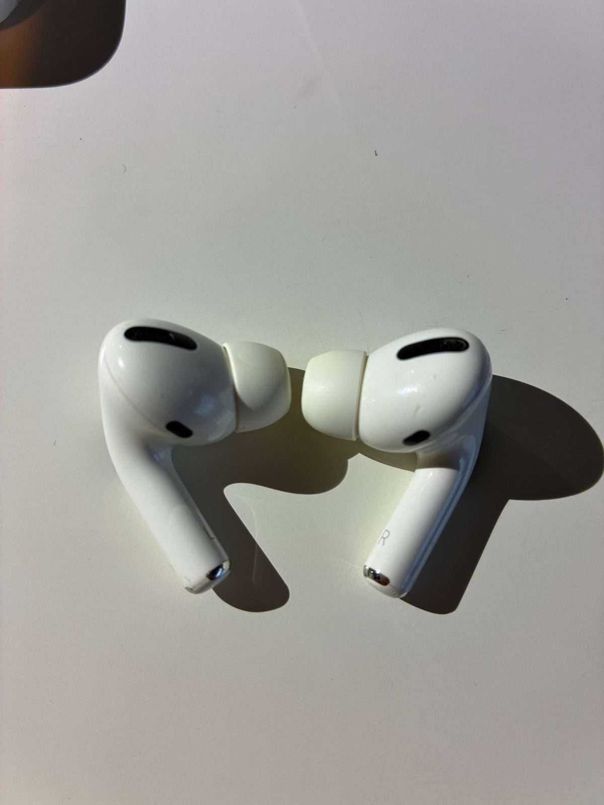 AirPods Pro (1st Gen) with Wireless Charging Case — photo 2