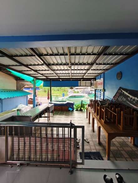 Frontage on the road