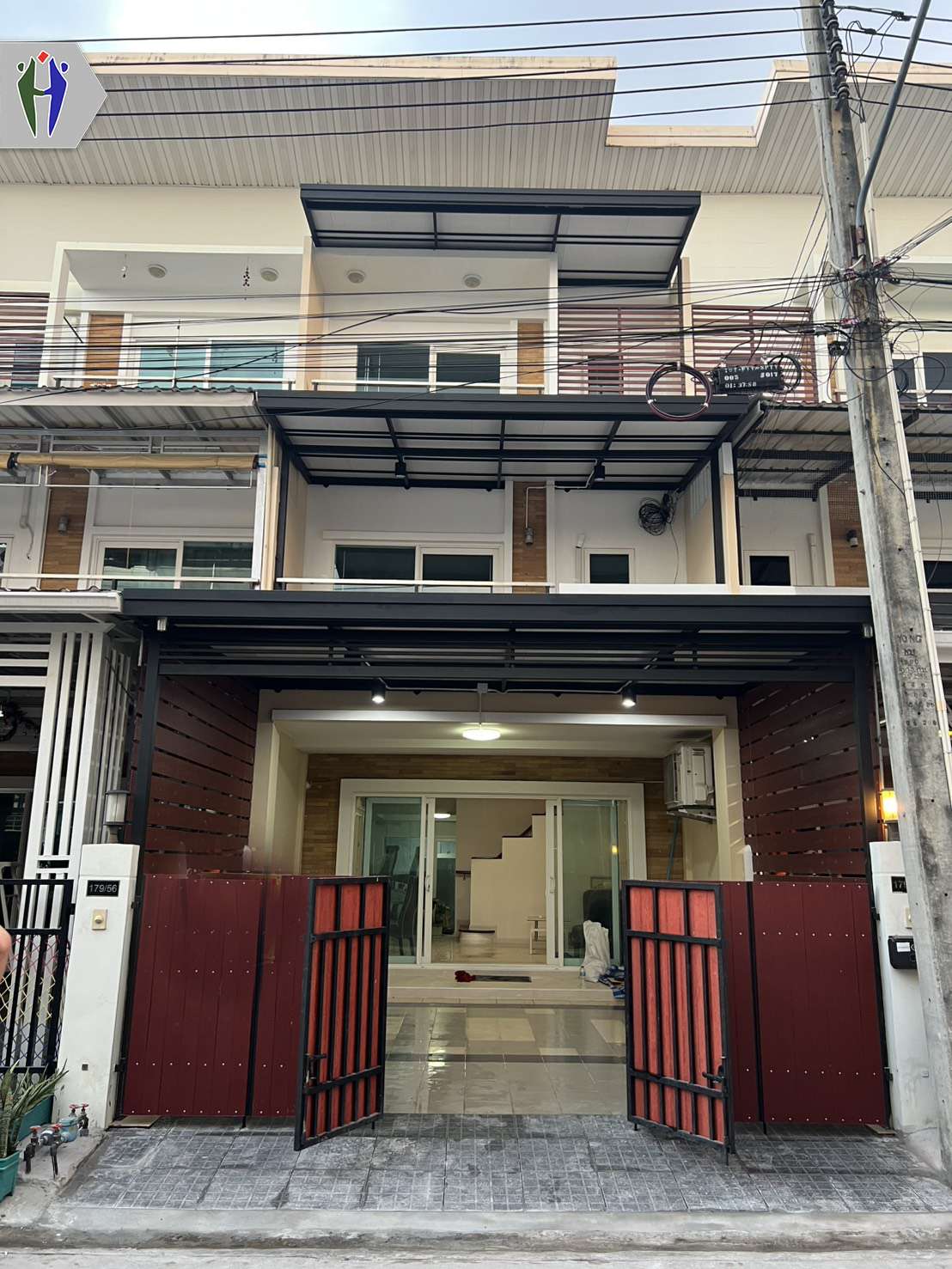 Thepprasit townhouse for rent in modern style !!