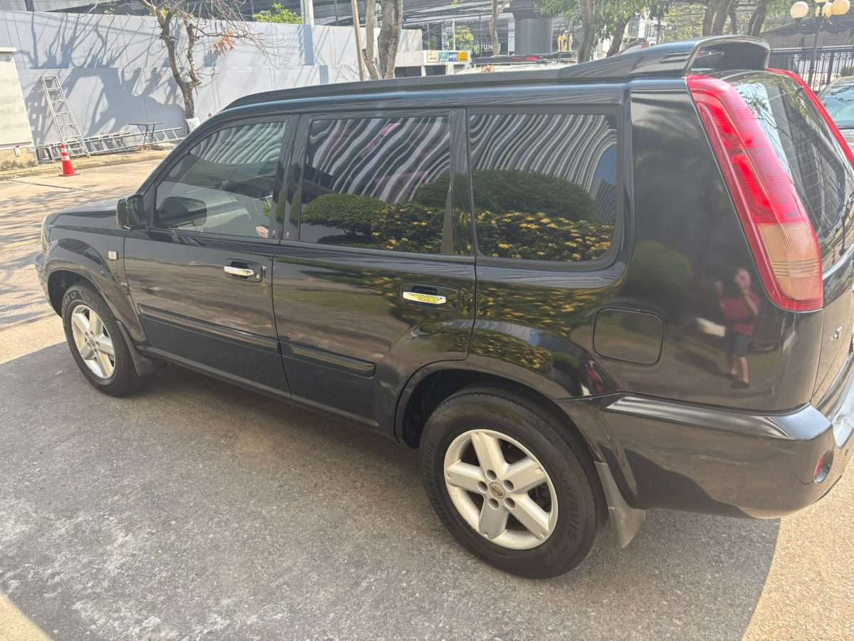 4 Wheel Drive Nissan X Trail 2.4