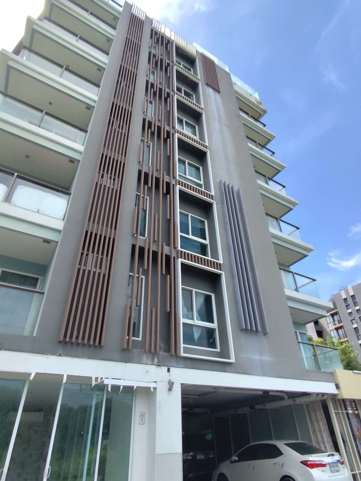 Condo for sale with a beautiful view 2 bedrooms, 2 bathrooms,  Free appliances are provided at Na Jomtien Chonburi