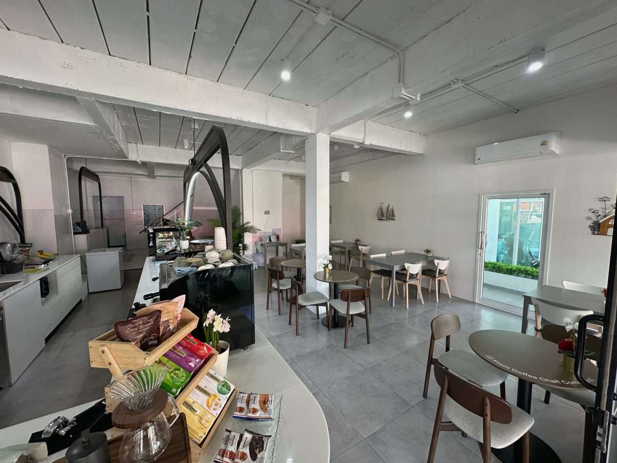 Cafe 1st floor, Large spaces on 2nd & 3rd floor which are vacant — photo 3