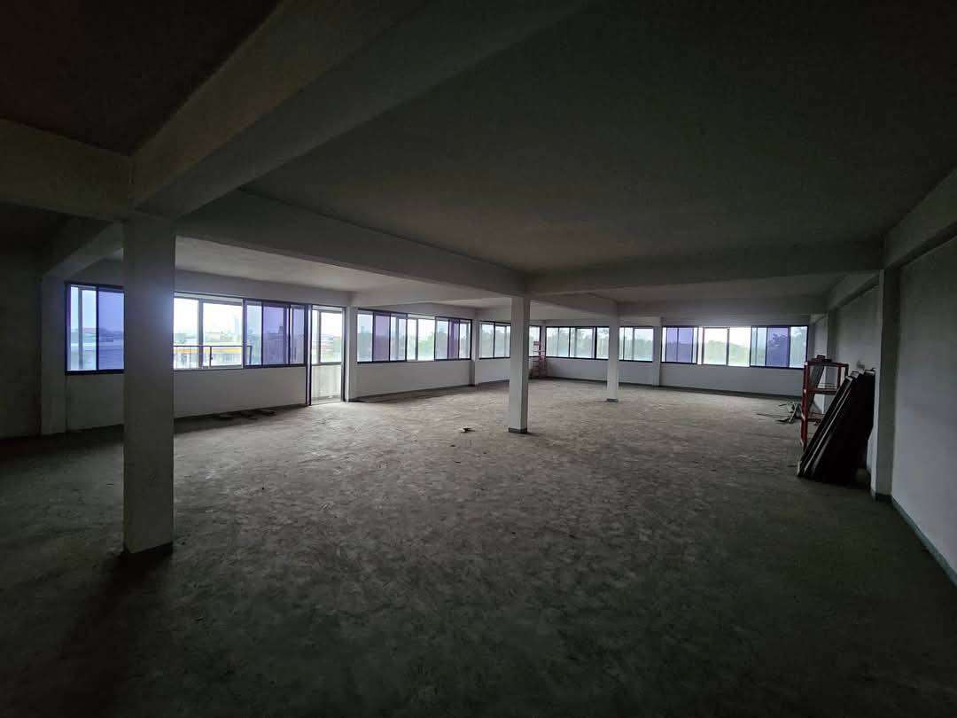 Rent building 5 storeys  main road   Five-story commercial/office building with rooftop. at Suan Luang Rama 9, Prawet ,Bangkok