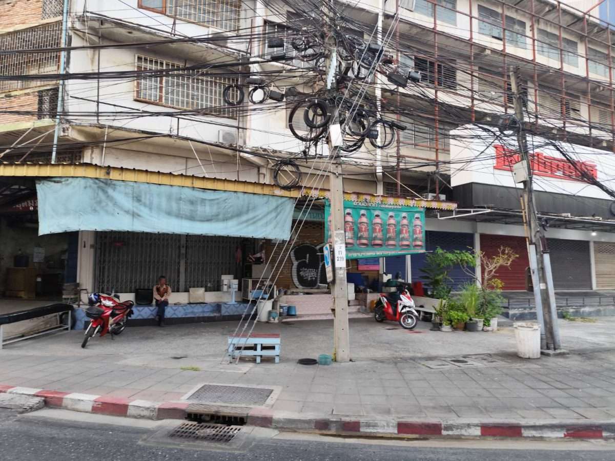 Rent and Sale Shop House main road closed BTS Yellow Line need to renovation Prawet Bangkok ขายและให้เช่าตึกแถว สี่แยกอุดมสุข ประเวศ