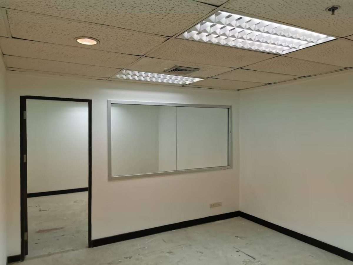 SALE  SPACEC FOR OFFICE AND  TRADE AT BANG RAK ขายและให้เช่าพื้นที่