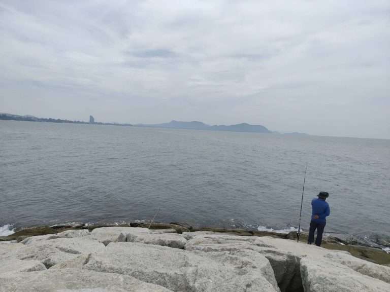 Condo for sale with a beautiful view, very to close the sea  free fernitures built in fully furnished Pattaya Najomtien
