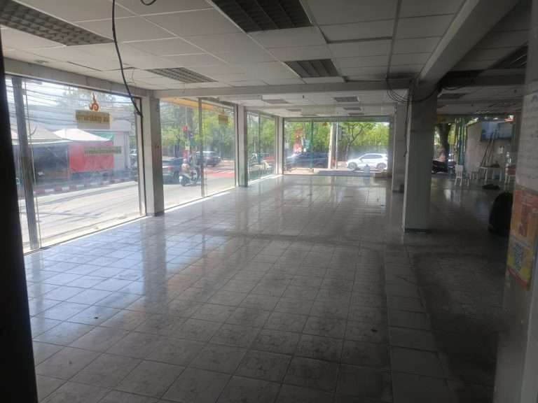 Rent Warehouse closed road and show room near Suan Luang Rama IX Park. at Prawet ให้เช่าโกดังหรือโชว์รูมสินค้า อาคารติดถนน ประเวศ