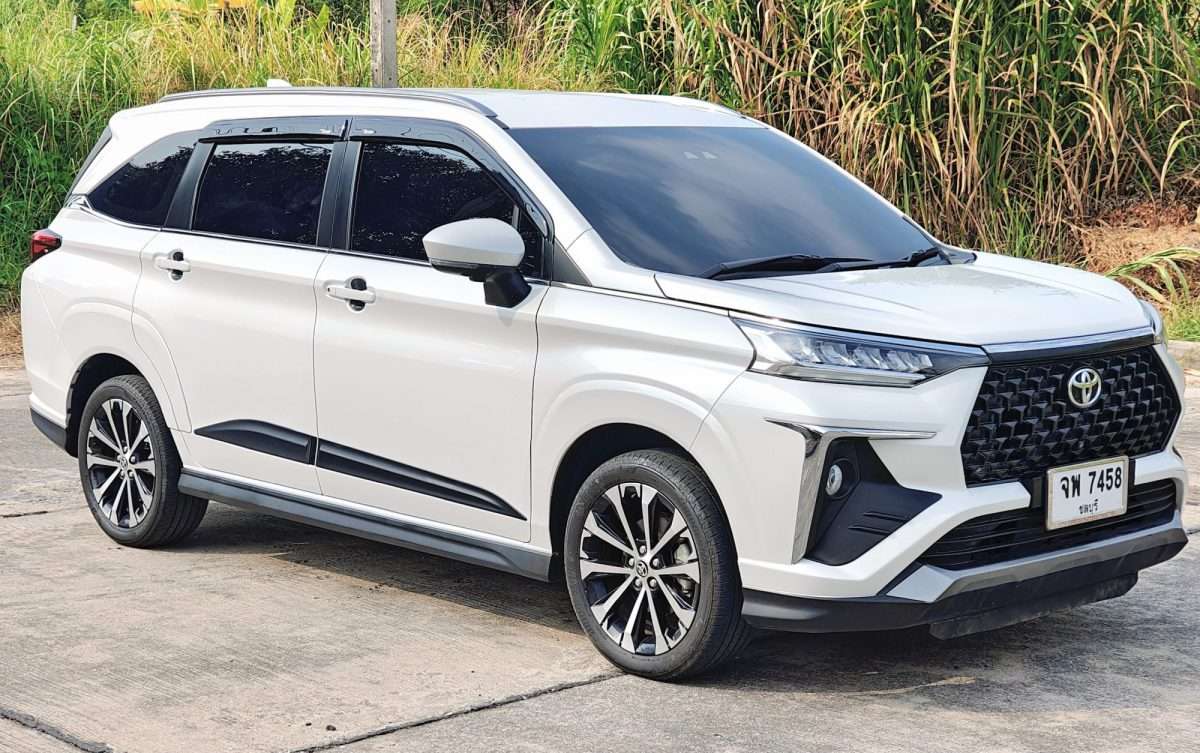 Toyota Veloz 1.5 Premium 2023 — photo 2