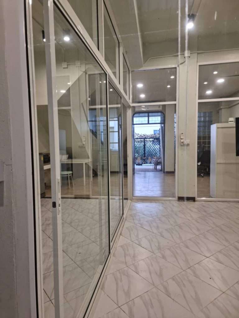 Rent and Sale Renovated Town House very nice for residence and home office Sukhumvit 44