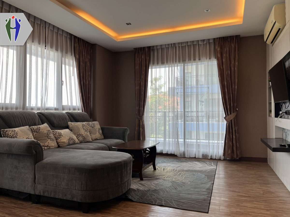 Condo Corner unit, Corner room, Beautiful room, city view and pool view — photo 3