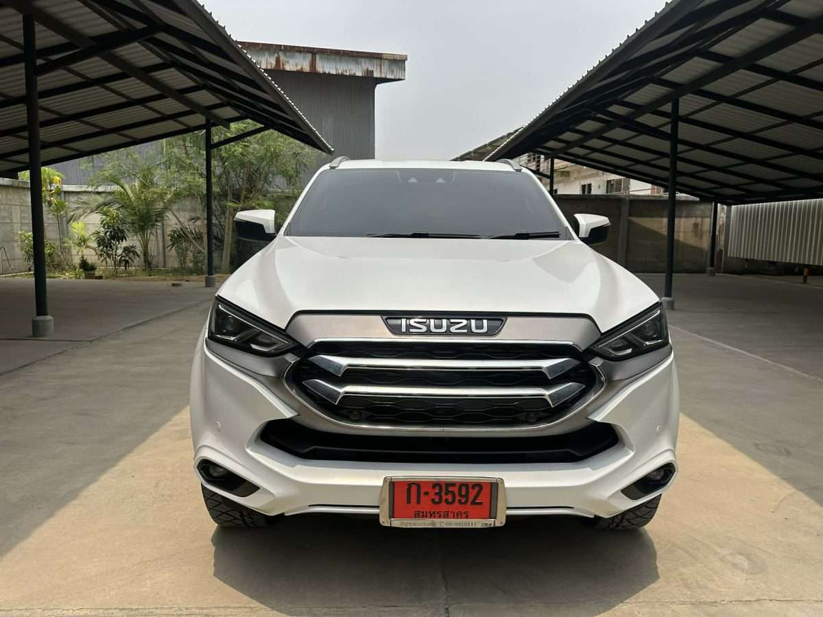 ONLY 800km!! 2022 ISUZU MU-X 3.0 Ultimate 4×4 (top model) BRAND NEW — photo 3