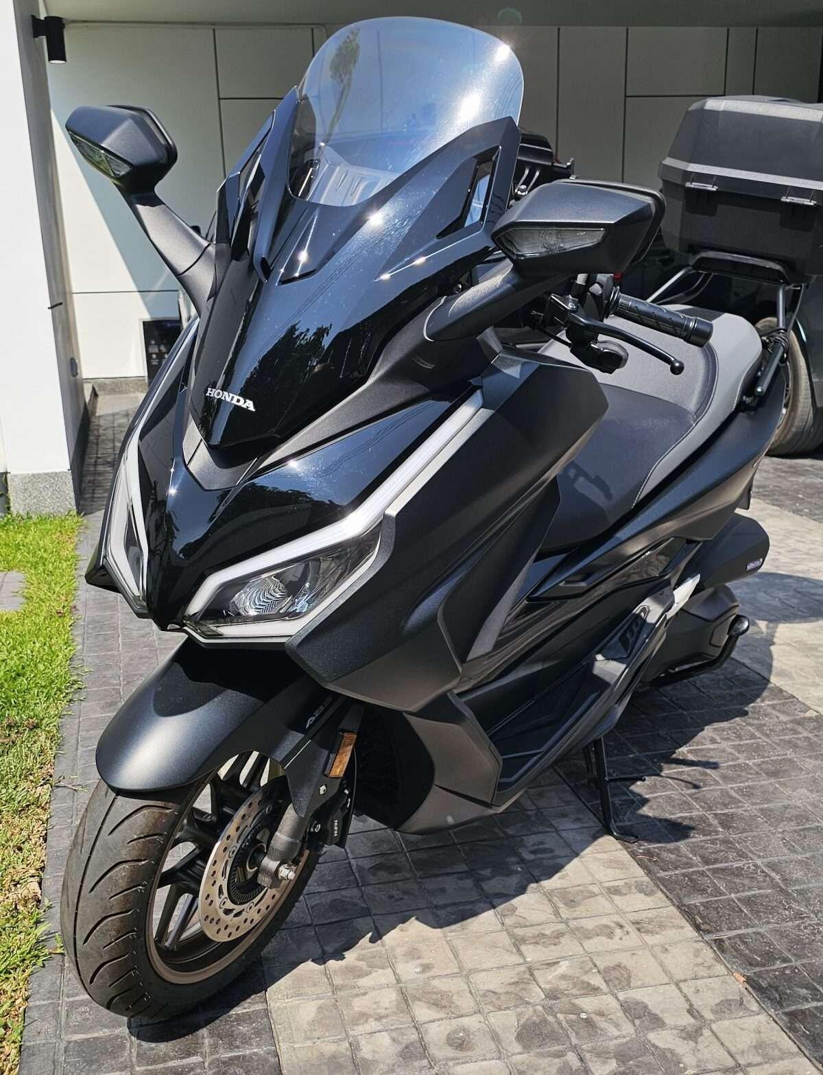 Like new Honda Forza 350 — photo 2