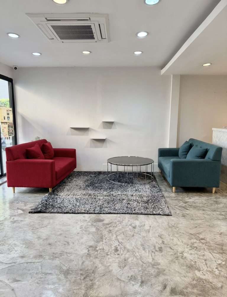 Office Space Beauty Salon / Clinic Space for Takeover &ndash; 3 min to MRT Phetchaburi