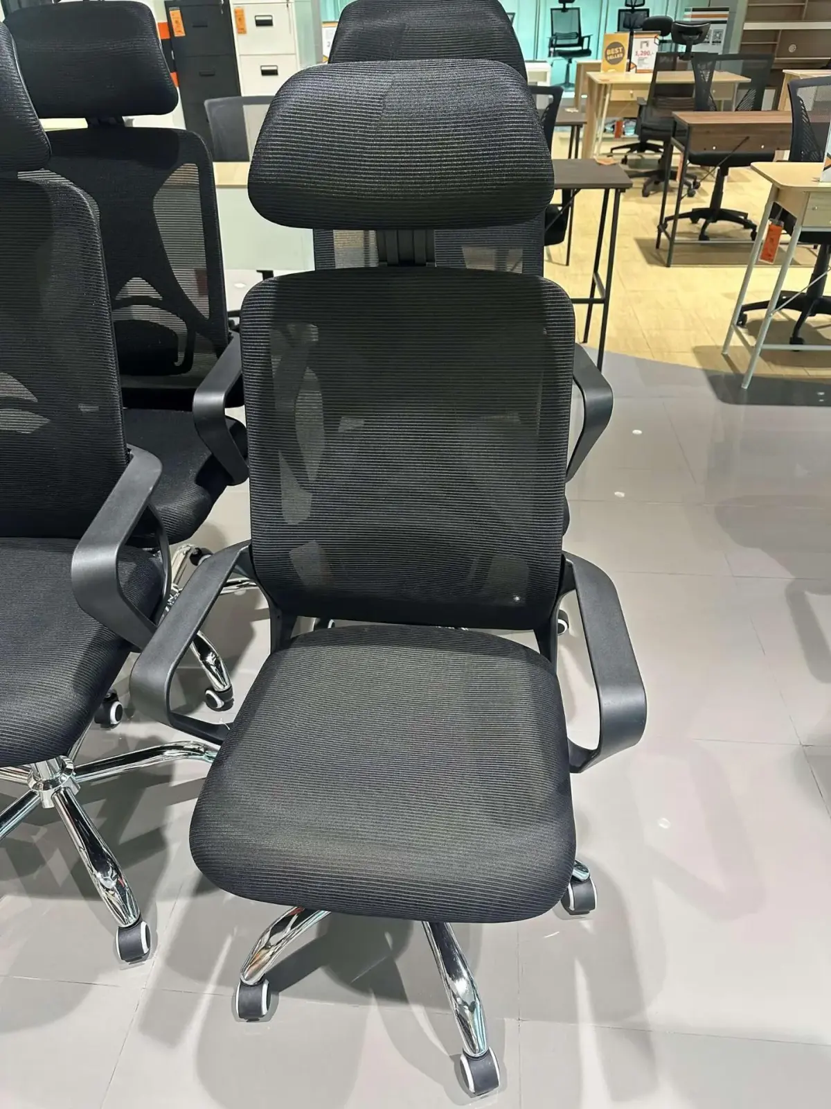 Office chair — photo 1