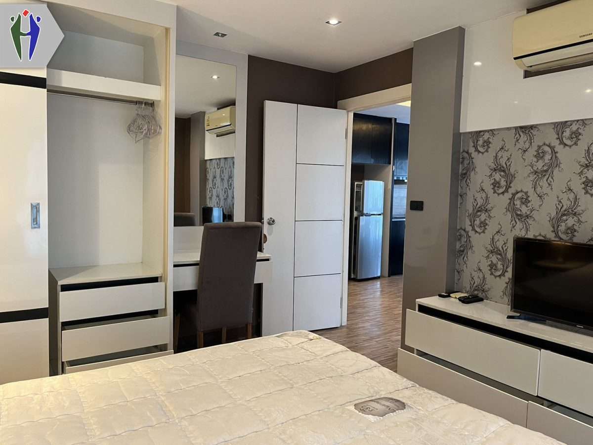 The Blue Residence BIG ROOM for rent with Washing machine. — photo 3
