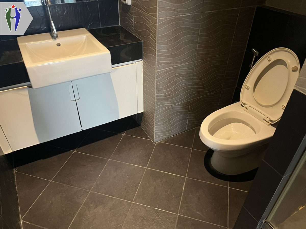 The Blue Residence BIG ROOM for rent with Washing machine.