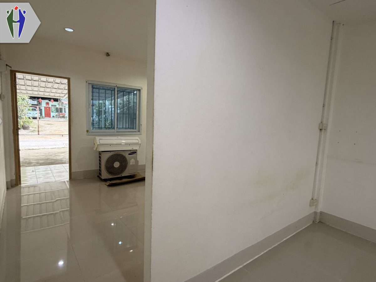 Office for rent Jomtein, Corner unit with Air condition — photo 2