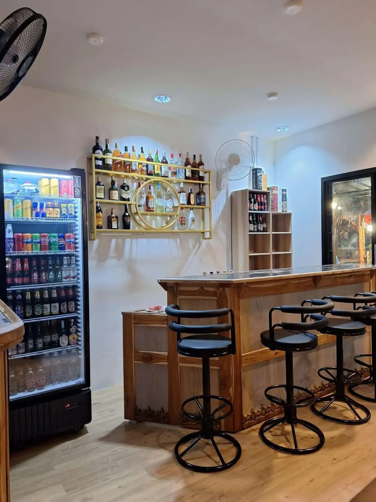 Bar, Restaurant, Snack bar — photo 1
