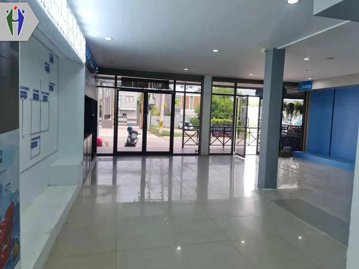 Commercial building, 2 units, for rent 25,000 baht. — photo 3