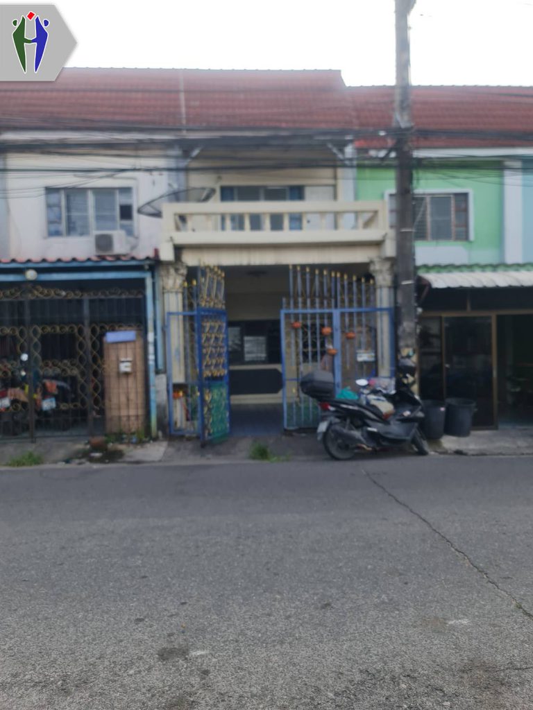 Townhouse on Soi Nen Plab Wan for rent 9,000 baht