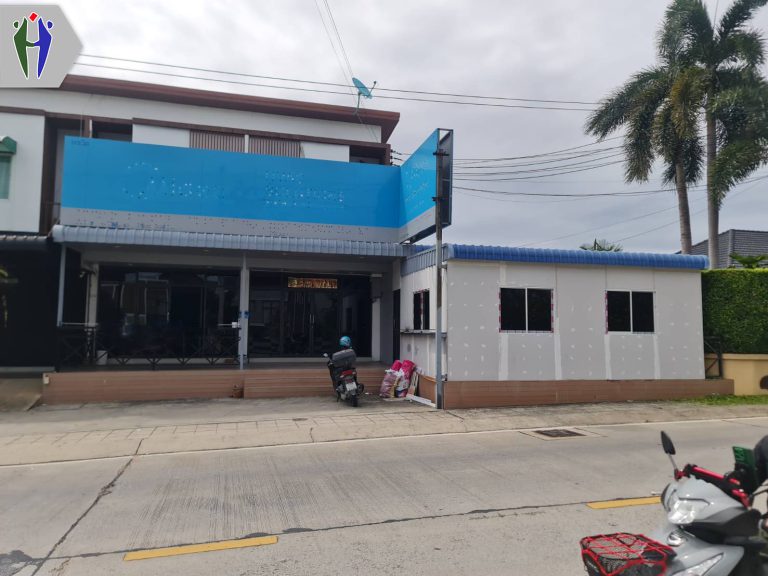 Commercial building, 2 units, for rent 25,000 baht.