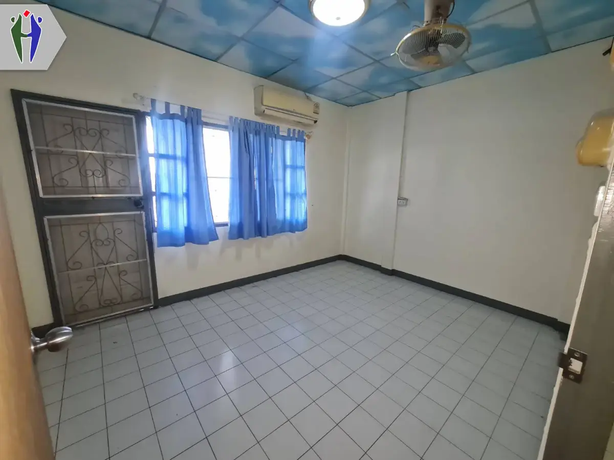 Townhouse on Soi Nen Plab Wan for rent 9,000 baht — photo 3