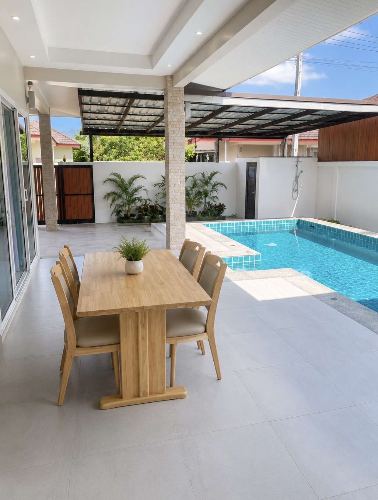 poolvilla_photo_1_under_1024kb