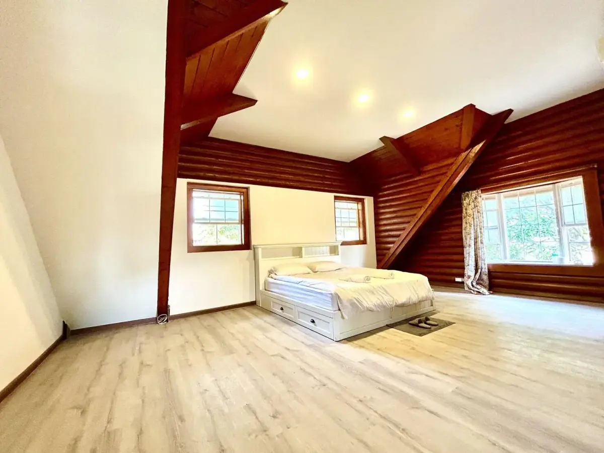 Boutique hotel and resort for sale at a very special price. Can be converted into a private residence, ready to move in, with stunning mountain views. — photo 2