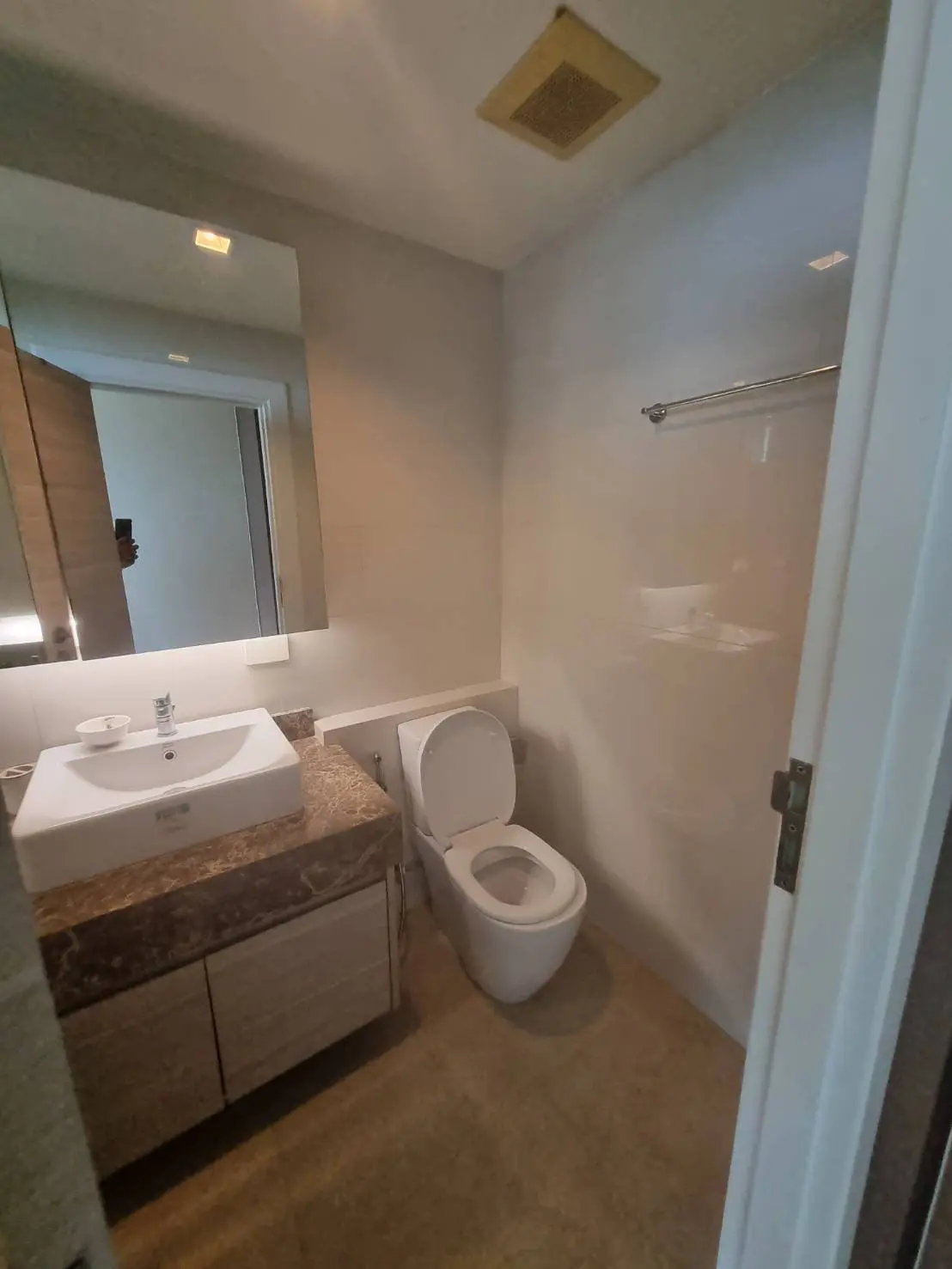 CONDO FOR SALE WITH A BEAUTIFUL VIEW   2 BEDROOMS, 2 BATHROOMS, FREE APPLIANCES ARE PROVIDED AT NA JOMTIEN CHONBURI — photo 3