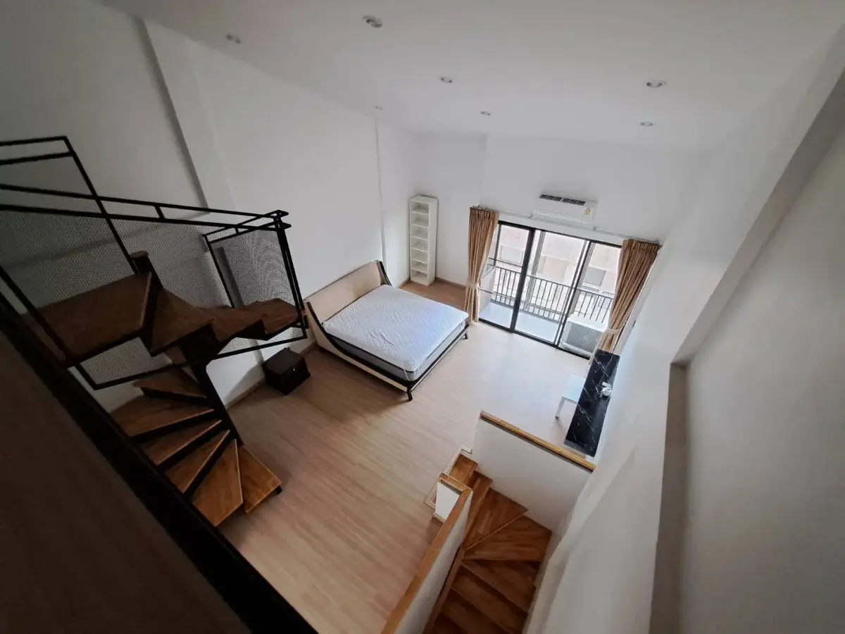 Spacious 3 and Half Storey  Furnished Townhome in Loft Modern Style , 3 Bed 3 Bath for RENT on Chaengwattana  District. — photo 3