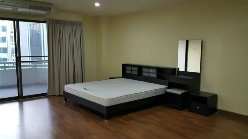 For Sale: 3-Bedroom Condo at Bangna Complex, Bangkok — photo 3