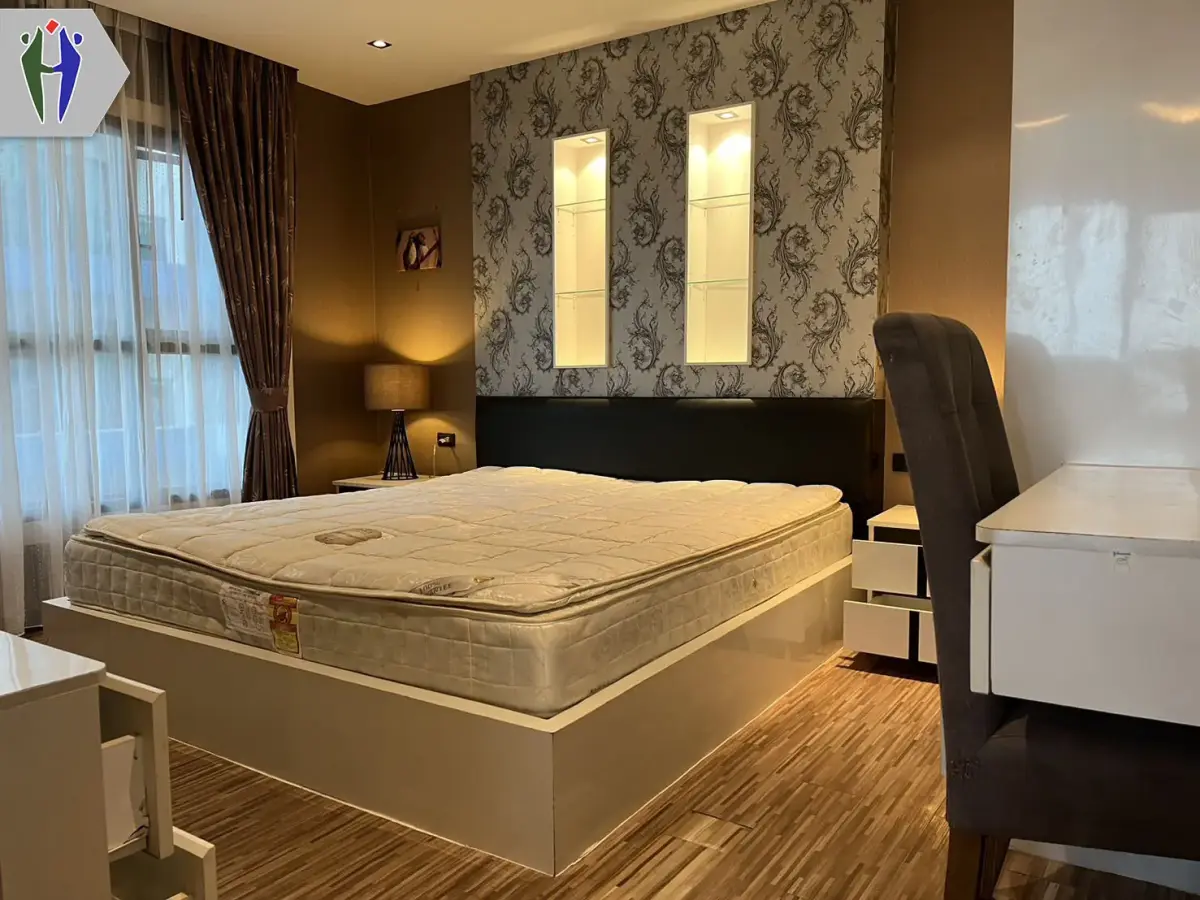 The Blue Residence BIG ROOM for rent with Washing machine. — photo 3
