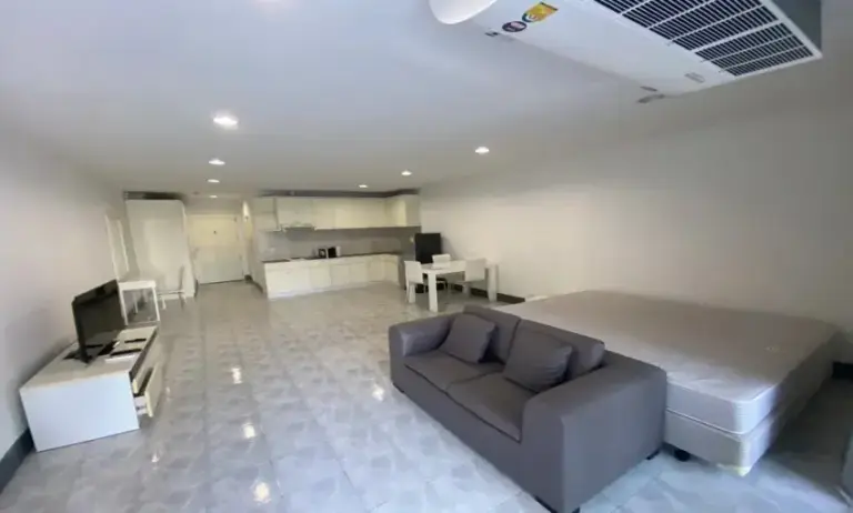 For Sale: Studio Condo at Bangna Complex, Bangkok