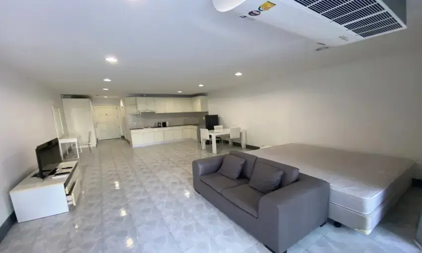 For Sale: Studio Condo at Bangna Complex, Bangkok — photo 1