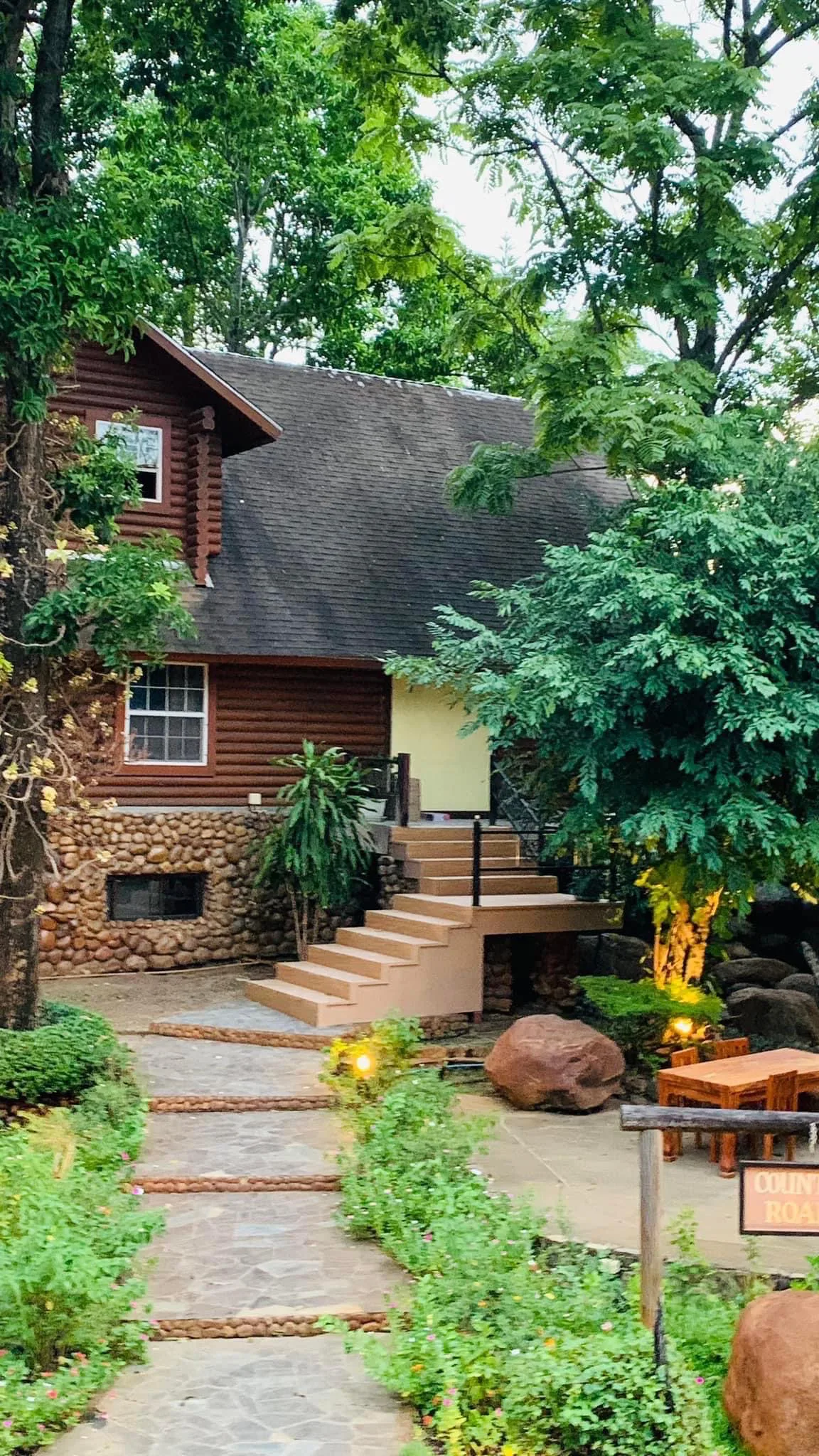 Sale Boutique Resort adpat Nice Wooden House with fully Facities in Sankhamhaneg Chiang Mai  The Boutique Hotel & Resturant on sale very very special price now in Chiangmai — photo 3