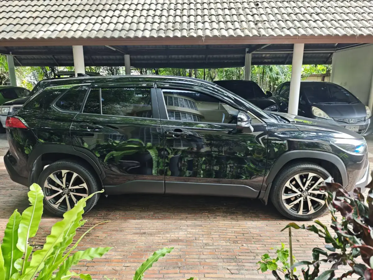 Toyota Corolla Cross 1.8 Hybrid Premium Owner Sale — photo 2