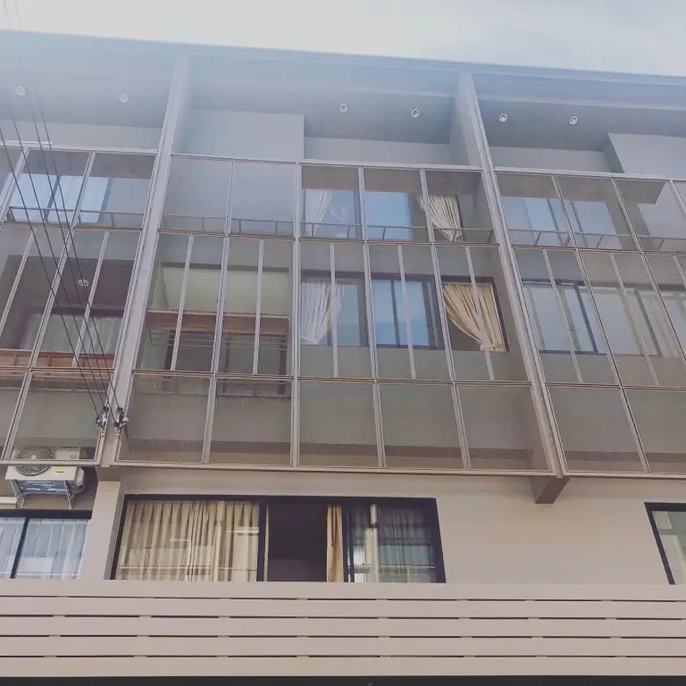 Spacious 3 and Half Storey&nbsp; Furnished Townhome in Loft Modern Style , 3 Bed 3 Bath for RENT on Chaengwattana&nbsp; District.