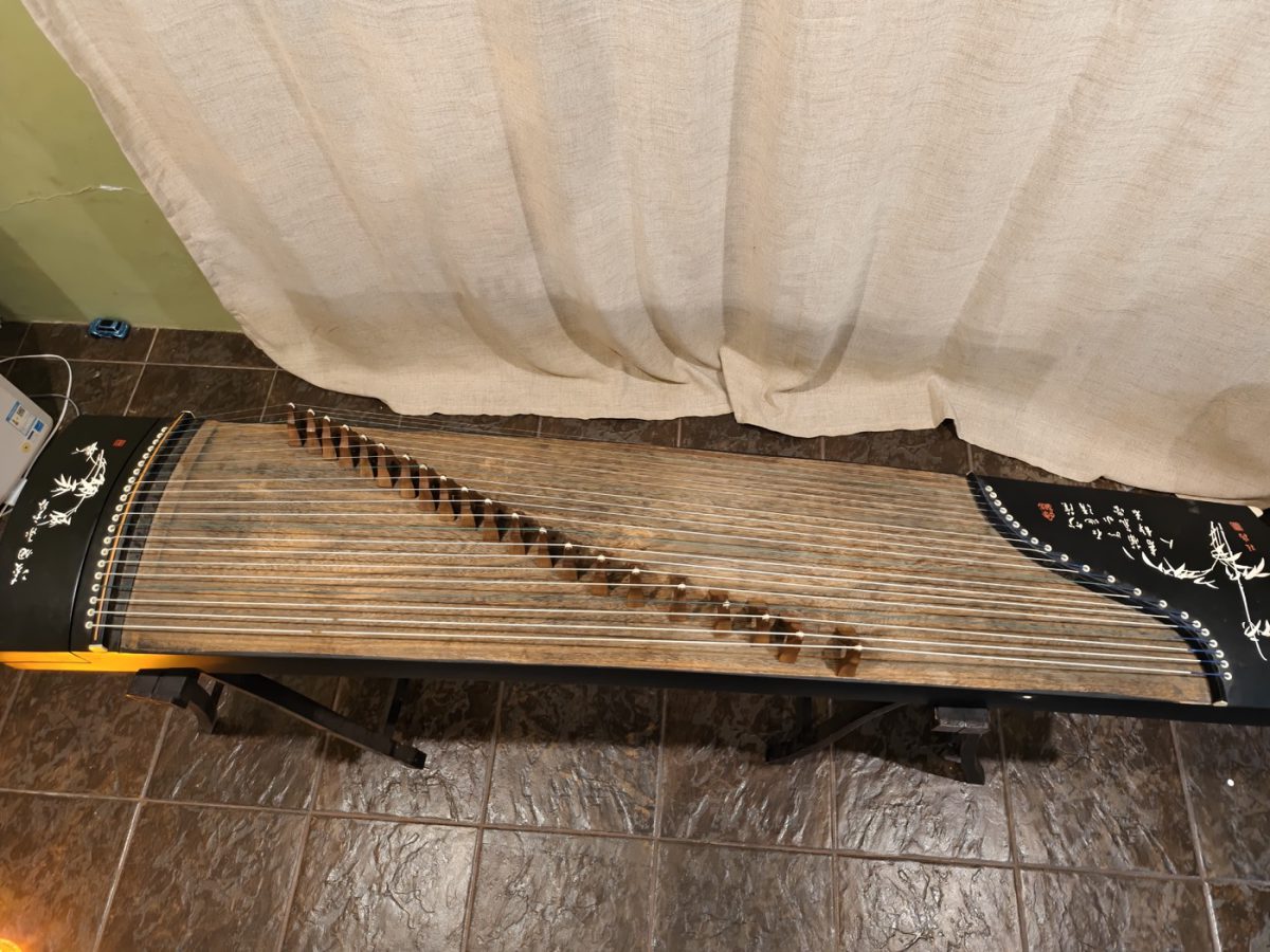 Chinese Guzheng (古筝) 21-string &mdash; new strings, stand + carry bag
