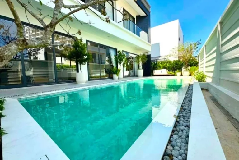 5-Bedroom Pool Villa for Sale in South Pattaya