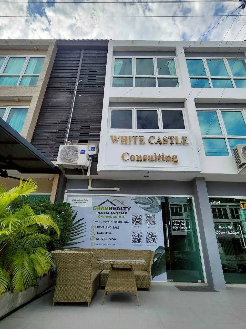 Beautiful 3-story commercial building for sale in Nong Kae, Hua Hin; excellent location suitable for business. ขายอาคารพาณิชย์สวย 3 ชั้น หนองแก  หัวหิน  ทำเลดีค้าขายได้ — photo 1