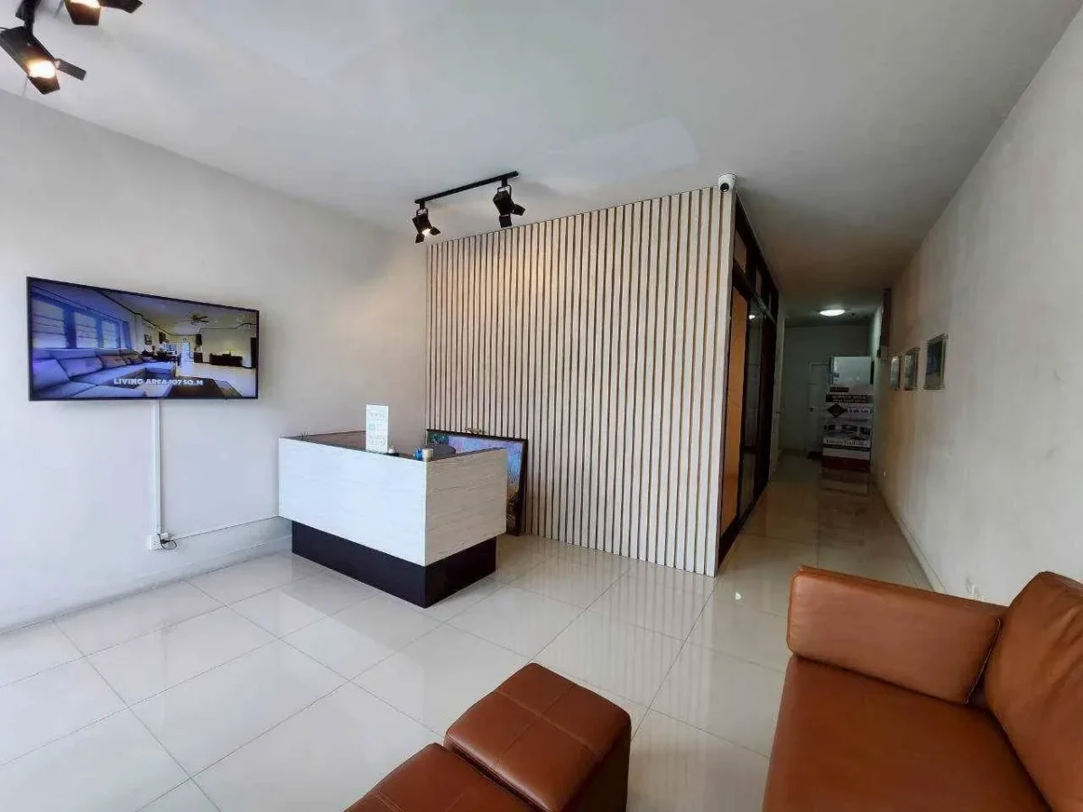 Beautiful 3-story commercial building for sale in Nong Kae, Hua Hin; excellent location suitable for business. ขายอาคารพาณิชย์สวย 3 ชั้น หนองแก  หัวหิน  ทำเลดีค้าขายได้ — photo 3