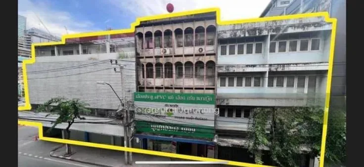 Commercial building 827 sq.wah about 3,308 sqm. for sale in a prime location near the BTS Skytrain, Sukhumvit area, between Udom Suk and Punnawithi.