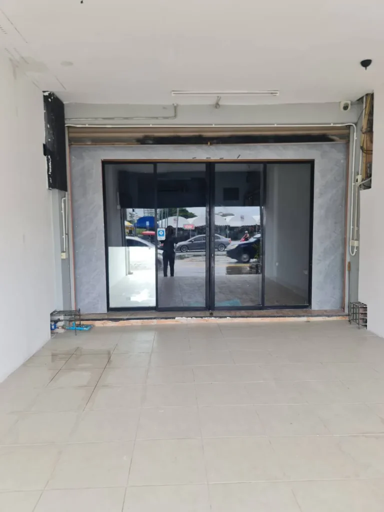 Commercial building for rent in the Jomtien-Chaiyaphruek area, Pattaya – suitable for business operations.