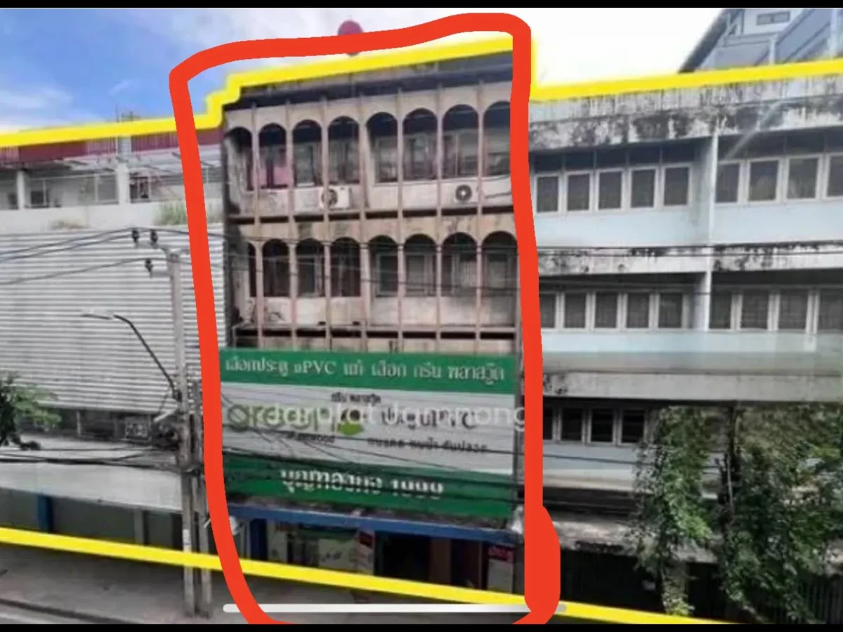 Commercial building for sale 99 square wa (approximately 396 square meters)  in a prime location near the BTS Skytrain, Sukhumvit — photo 2