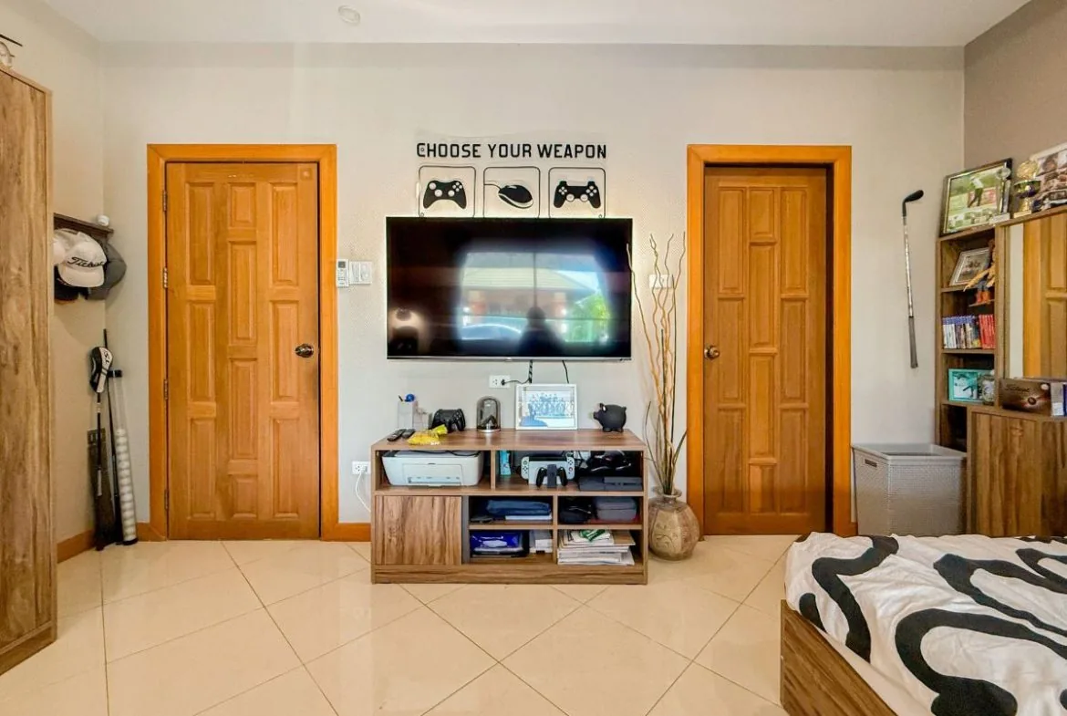 4-Bedroom House for Sale in East Pattaya — photo 3