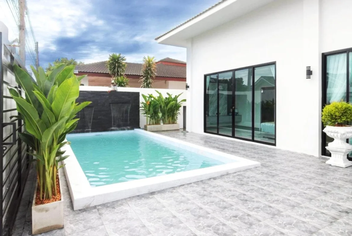 3-Bedroom Pool Villa for Sale in Mabprachan Lake — photo 1