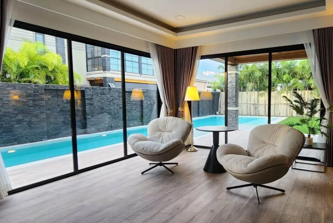 5-Bedroom Pool Villa for Sale in Mabprachan Lake — photo 3