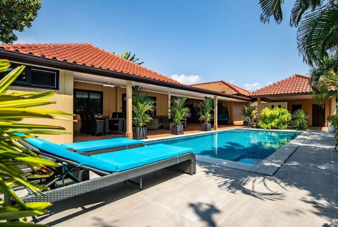 4-Bedroom Pool Villa for Sale in Huay Yai — photo 1